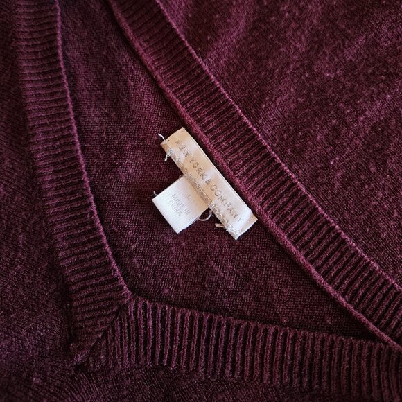 NEW YORK & COMPANY, Burgundy pullover v-neck tunic sweater - Picture 9 of 9